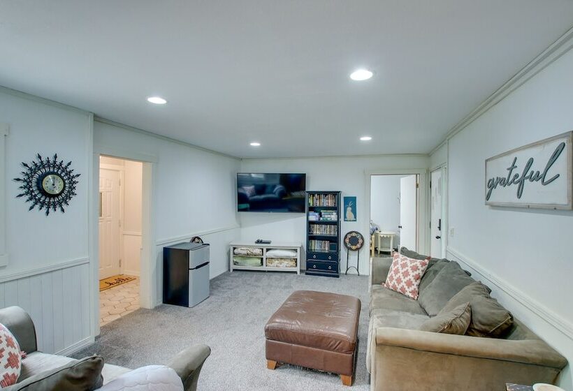 Riverfront Escape In Shawano On 3 Private Acres!