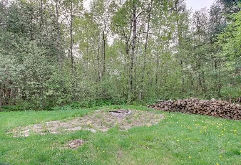 Riverfront Escape In Shawano On 3 Private Acres!