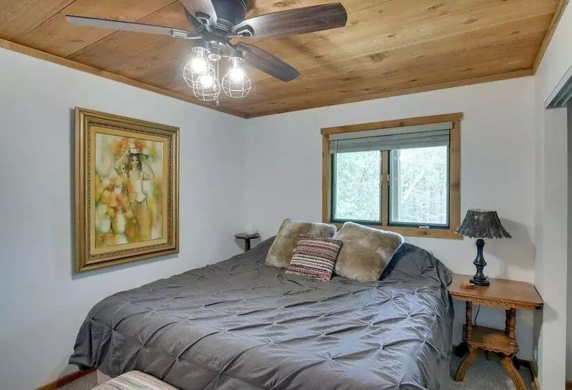 Riverfront Escape In Shawano On 3 Private Acres!