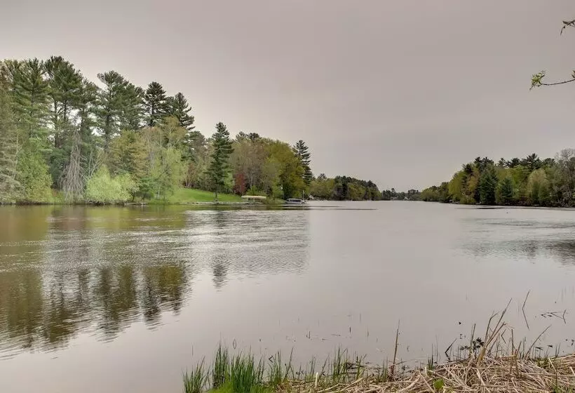Riverfront Escape In Shawano On 3 Private Acres!