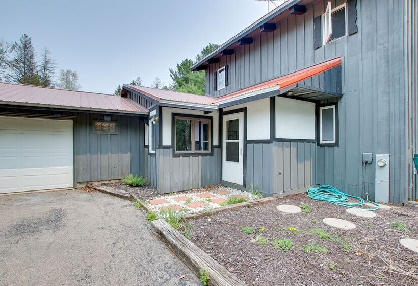 Riverfront Escape In Shawano On 3 Private Acres!