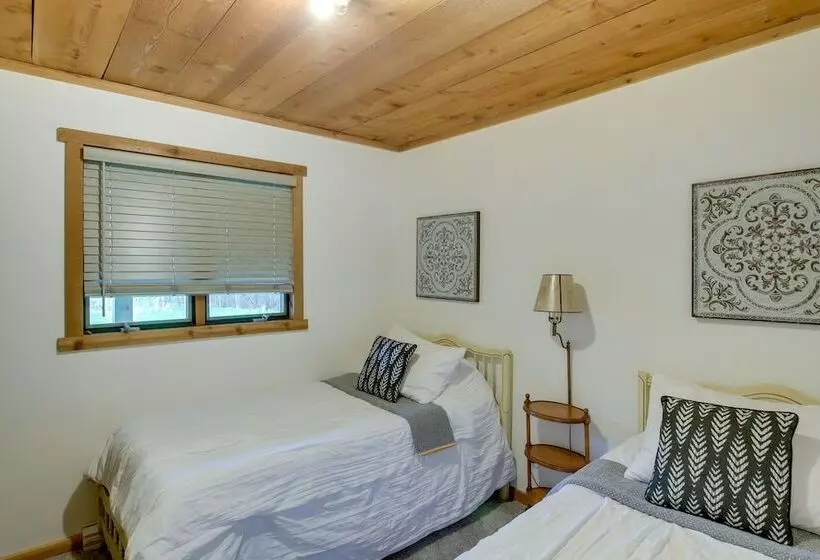 Riverfront Escape In Shawano On 3 Private Acres!