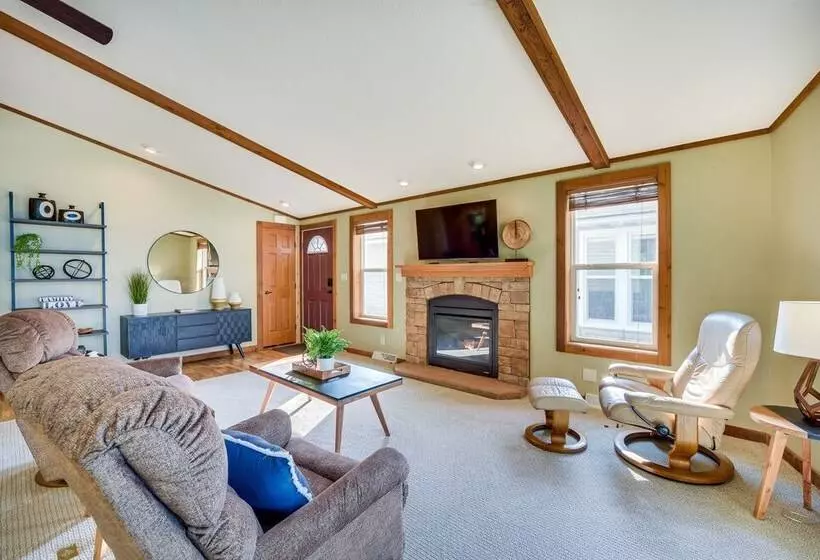 Sarona Serenity: Lakeside Retreat W/ Boat Dock!