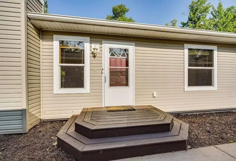 Sarona Serenity: Lakeside Retreat W/ Boat Dock!