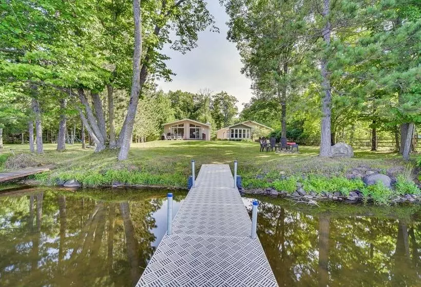 Sarona Serenity: Lakeside Retreat W/ Boat Dock!