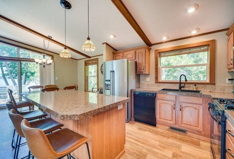 Sarona Serenity: Lakeside Retreat W/ Boat Dock!