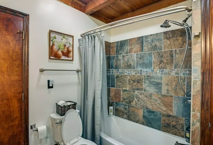 Secluded Campton Cabin W/ Views & Cozy Fireplace!