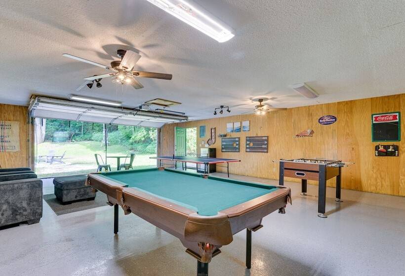 Skyview Retreat Cabin W/ Mountain Views!