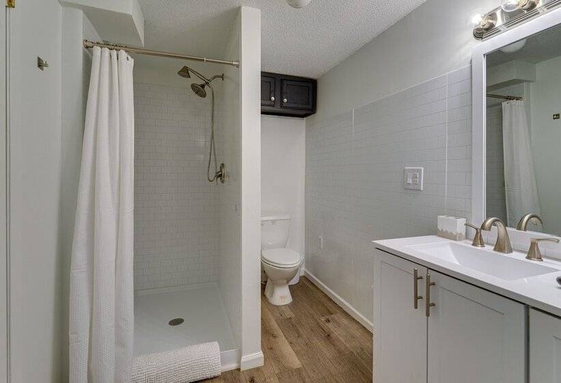 Skyview Retreat Cabin W/ Mountain Views!