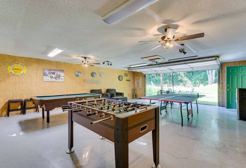 Skyview Retreat Cabin W/ Mountain Views!