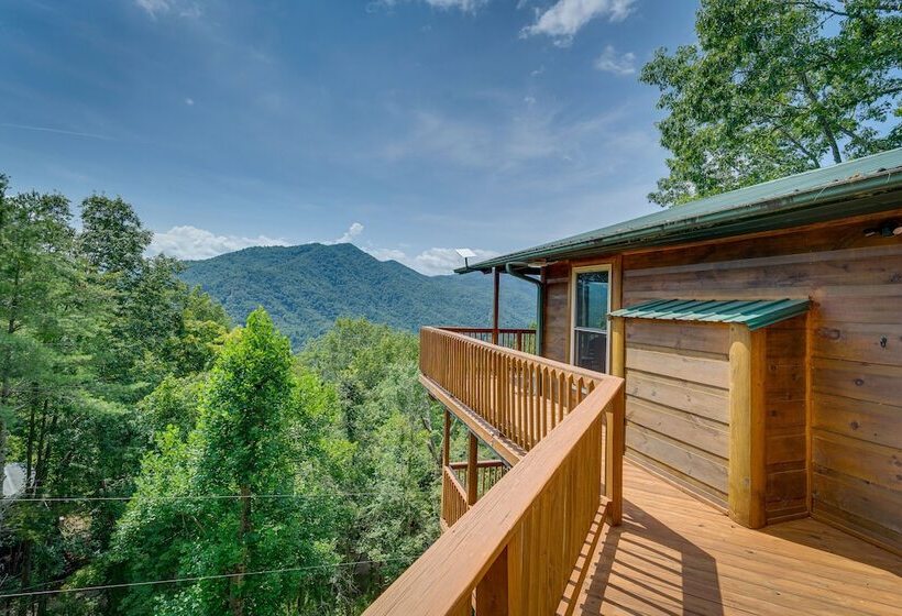 Skyview Retreat Cabin W/ Mountain Views!