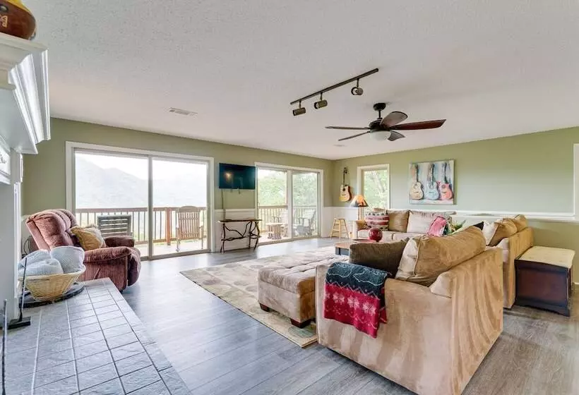 Skyview Retreat  Cabin W/ Mountain Views!