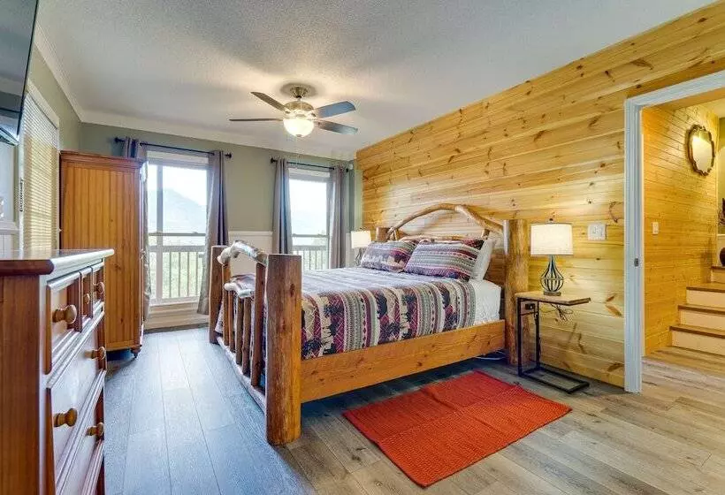 Skyview Retreat  Cabin W/ Mountain Views!