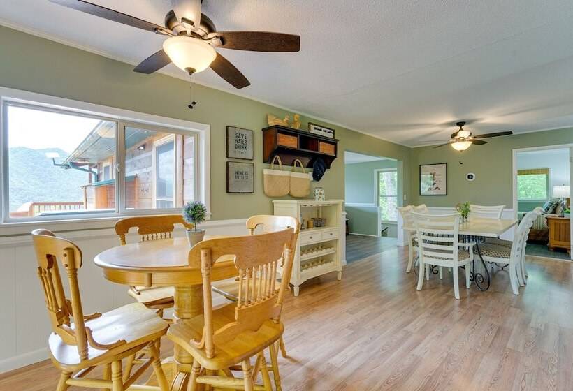 Skyview Retreat Cabin W/ Mountain Views!