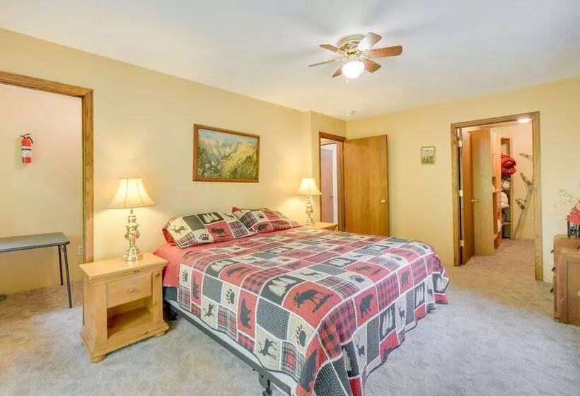 South Range Home   6 Mi To Lake Superior!