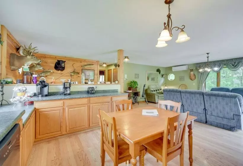 South Range Home   6 Mi To Lake Superior!