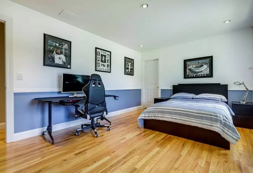 Spacious Connecticut Home   Deck, Grill & Fire Pit