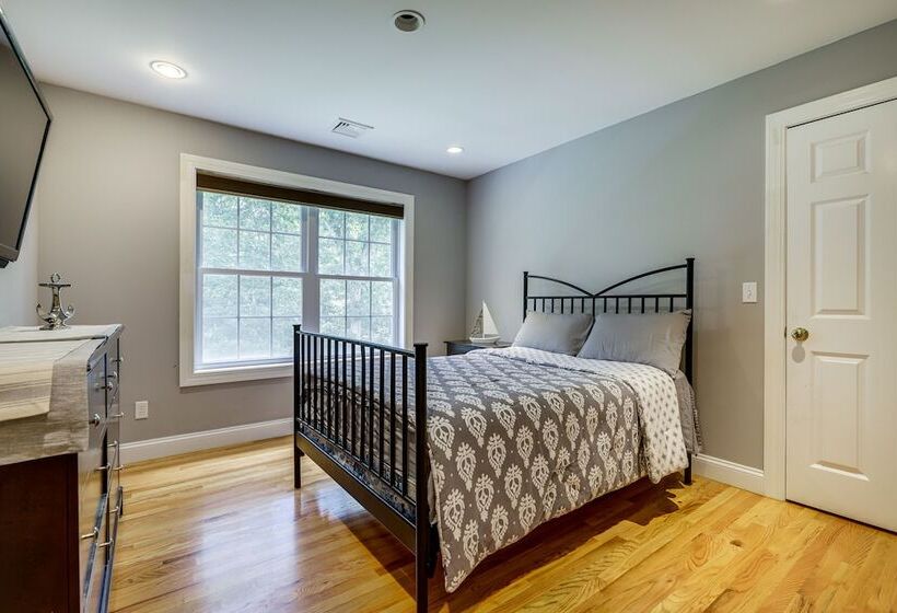 Spacious Connecticut Home Deck, Grill & Fire Pit