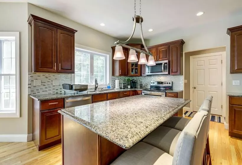 Spacious Connecticut Home   Deck, Grill & Fire Pit