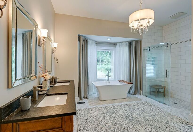 6 Mi To Dtwn Cashiers: Spacious Home W/ Deck