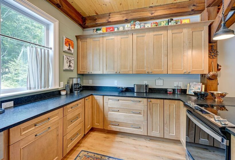 6 Mi To Dtwn Cashiers: Spacious Home W/ Deck