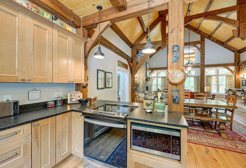 6 Mi To Dtwn Cashiers: Spacious Home W/ Deck