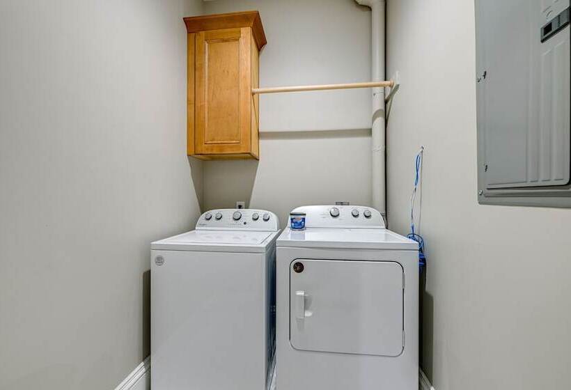 6 Mi To Dtwn Cashiers: Spacious Home W/ Deck