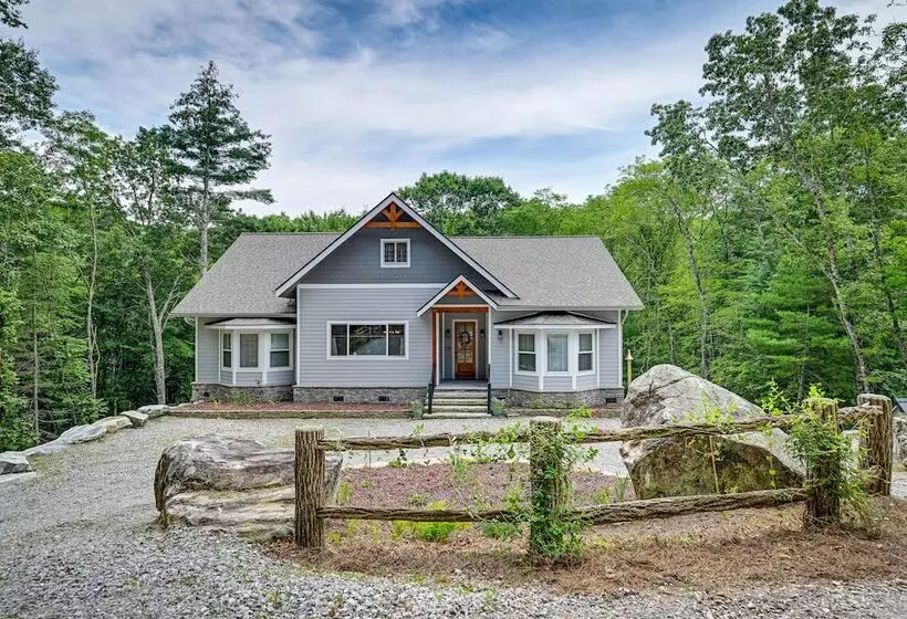 6 Mi To Dtwn Cashiers: Spacious Home W/ Deck