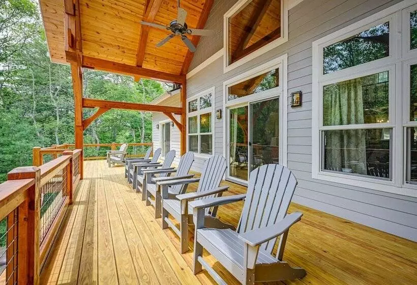 6 Mi To Dtwn Cashiers: Spacious Home W/ Deck