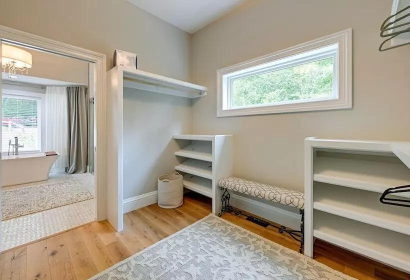 6 Mi To Dtwn Cashiers: Spacious Home W/ Deck