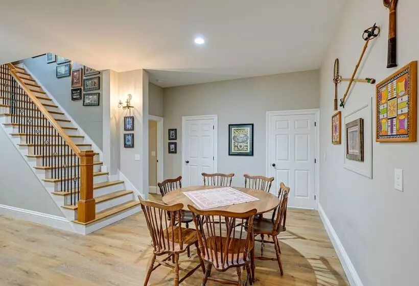 6 Mi To Dtwn Cashiers: Spacious Home W/ Deck