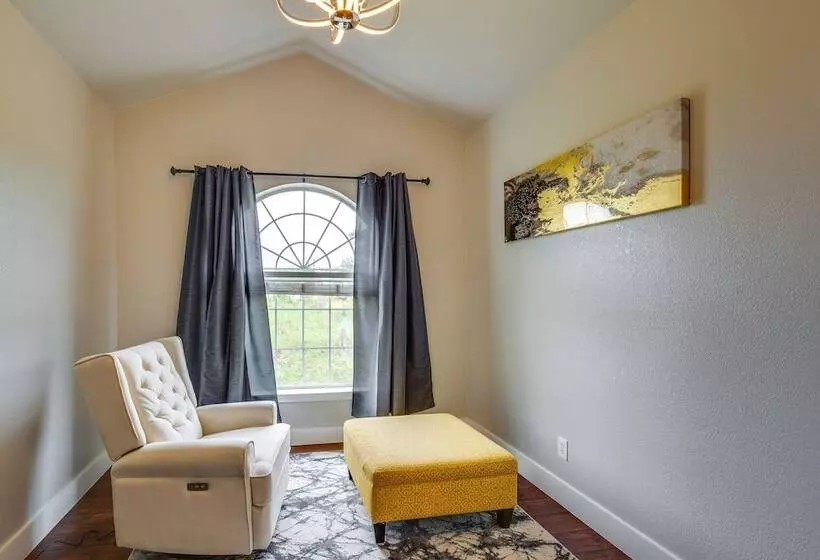 Stunning Van Alstyne Retreat W/ Patio & Fireplace!