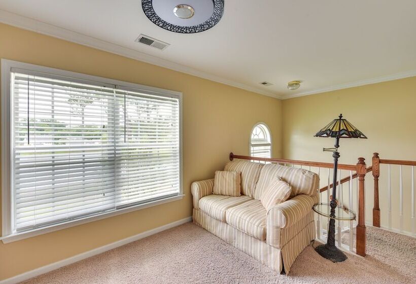 Summerville Getaway W/ Pool Access: Near Golf!