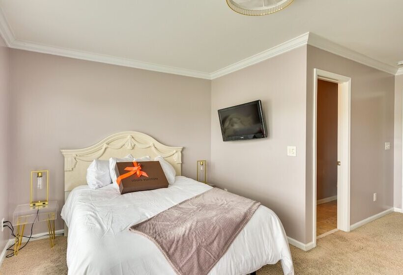 Summerville Getaway W/ Pool Access: Near Golf!