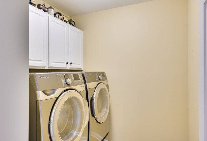 Summerville Getaway W/ Pool Access: Near Golf!