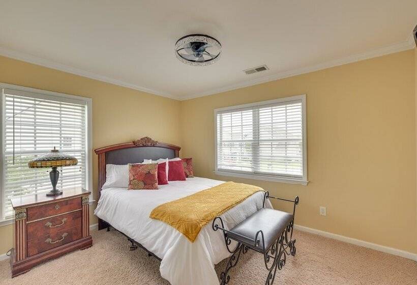 Summerville Getaway W/ Pool Access: Near Golf!