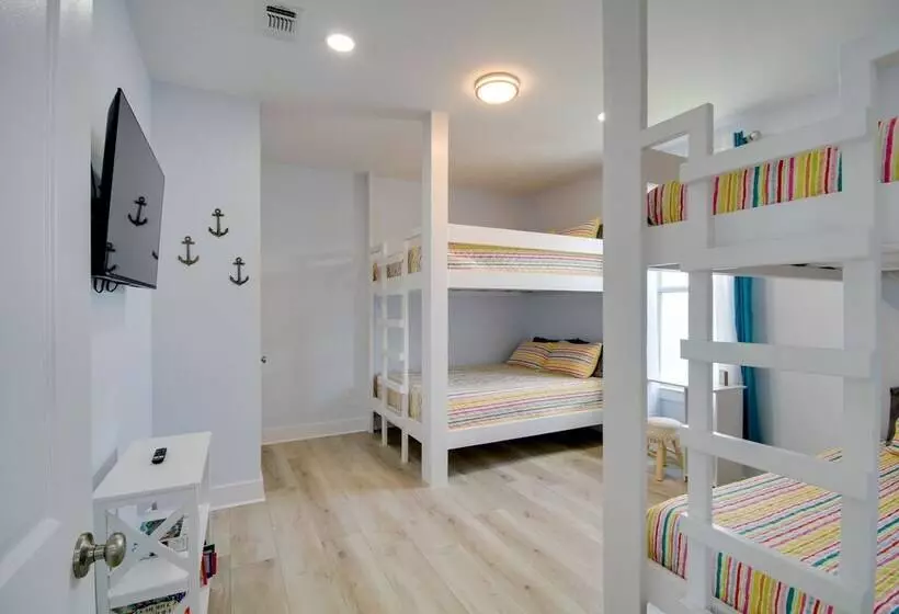Sunny Gulfport Vacation Rental: Walk To Beaches!