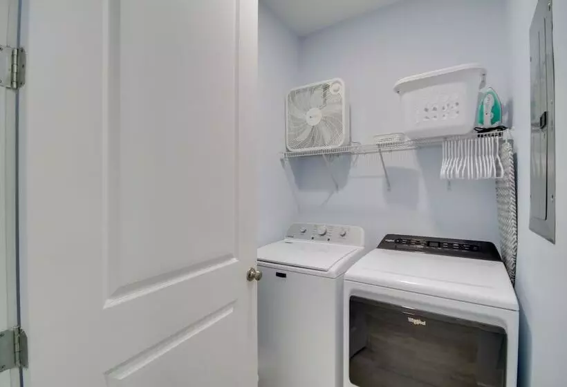 Sunny Gulfport Vacation Rental: Walk To Beaches!