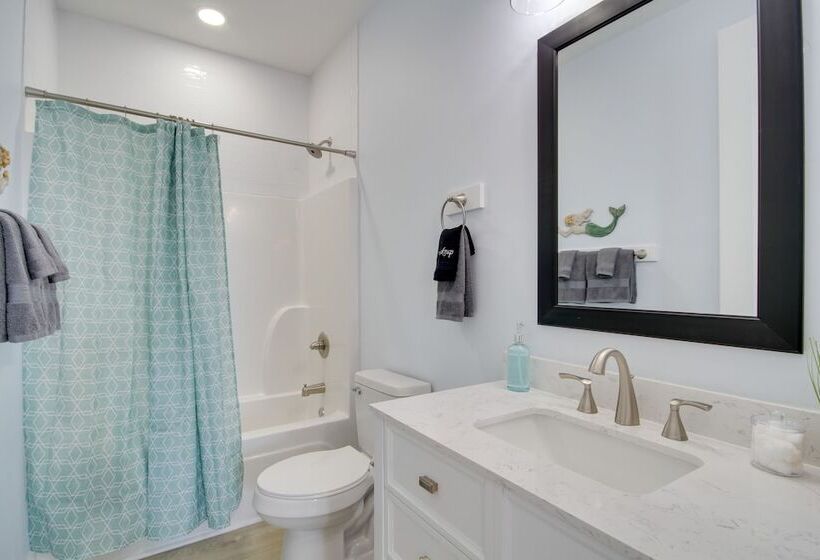 Sunny Gulfport Vacation Rental: Walk To Beaches!