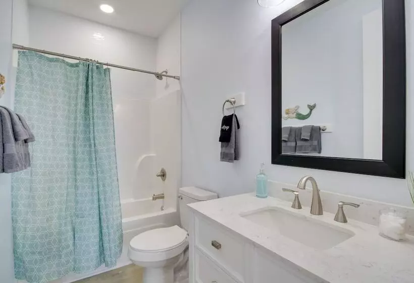 Sunny Gulfport Vacation Rental: Walk To Beaches!