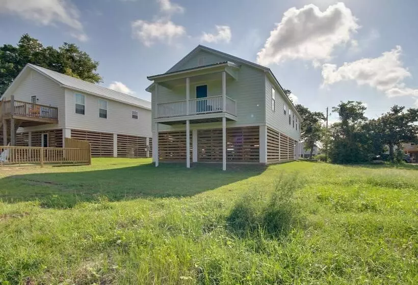 Sunny Gulfport Vacation Rental: Walk To Beaches!