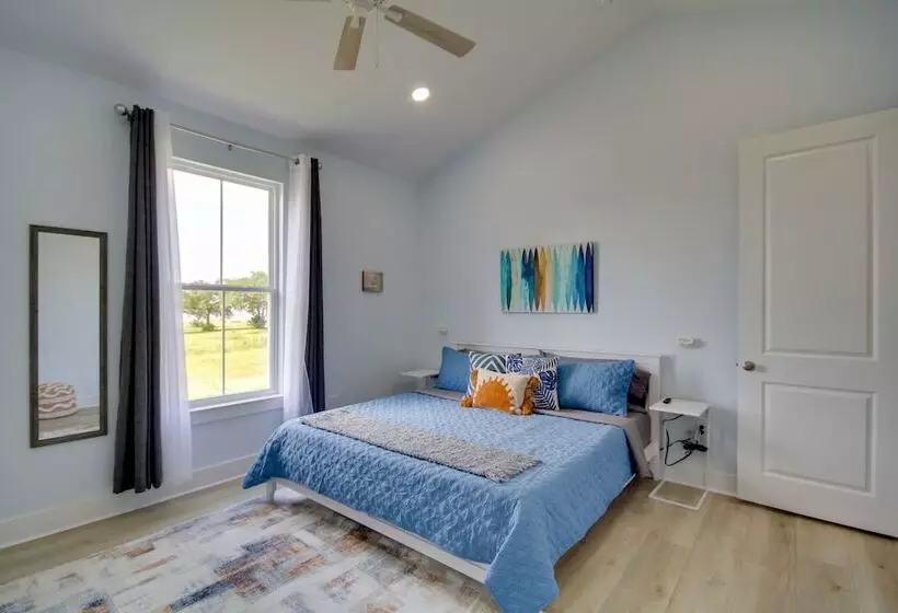 Sunny Gulfport Vacation Rental: Walk To Beaches!