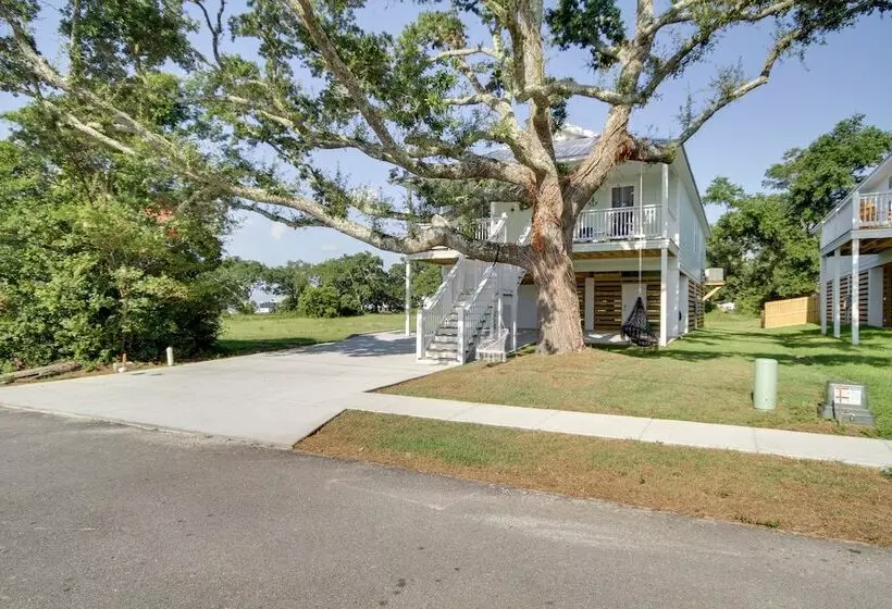 Sunny Gulfport Vacation Rental: Walk To Beaches!