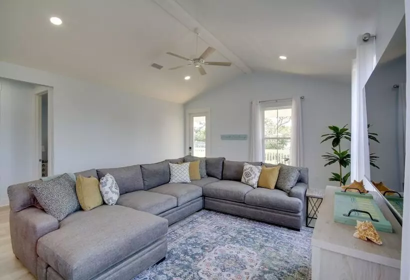Sunny Gulfport Vacation Rental: Walk To Beaches!