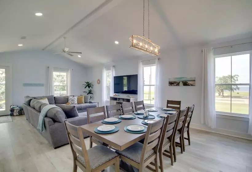 Sunny Gulfport Vacation Rental: Walk To Beaches!