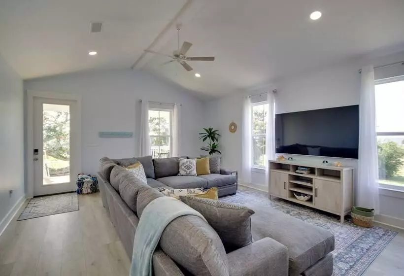 Sunny Gulfport Vacation Rental: Walk To Beaches!