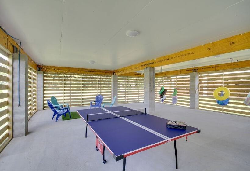 Sunny Gulfport Vacation Rental: Walk To Beaches!