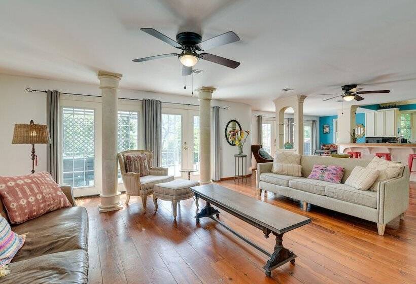 Texas Escape W/ Private Pool, Grill & Balconies!