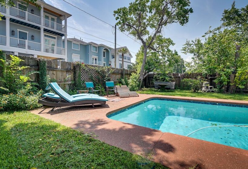 Texas Escape W/ Private Pool, Grill & Balconies!