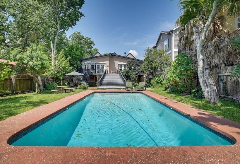 Texas Escape W/ Private Pool, Grill & Balconies!